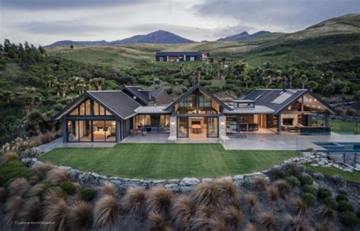🏰💑 Luxury getaway Mason Greenwood The star player for Manchester