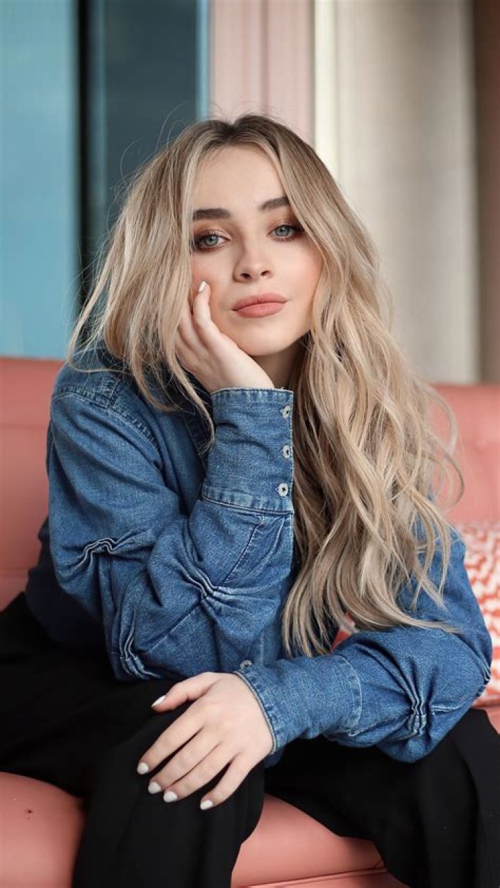 1440x2560 Sabrina Carpenter Sydney Portrait Shoot 2020 Samsung Galaxy