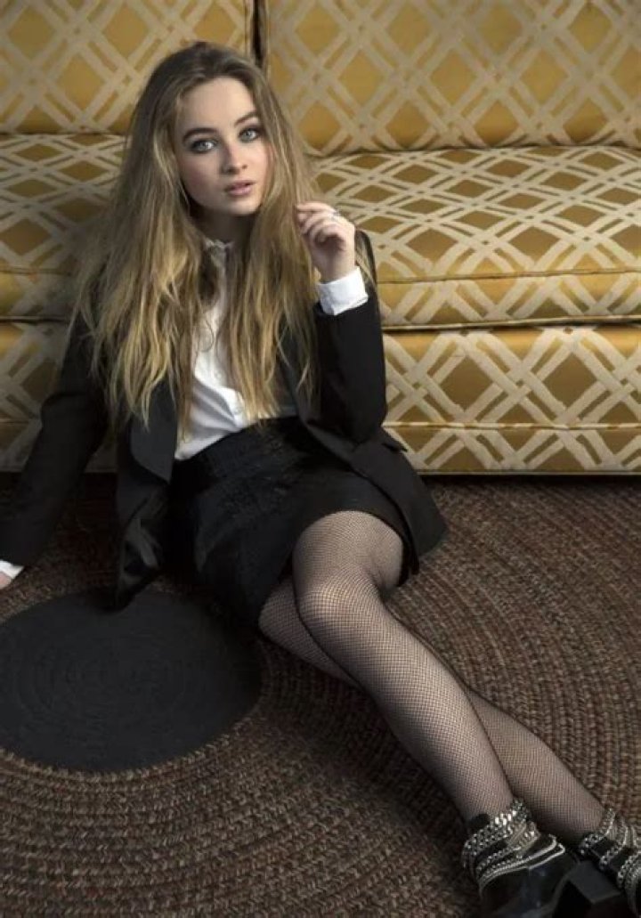 33 Sabrina Carpenter Hot Bikini Pics Shows Sizzling Looks!