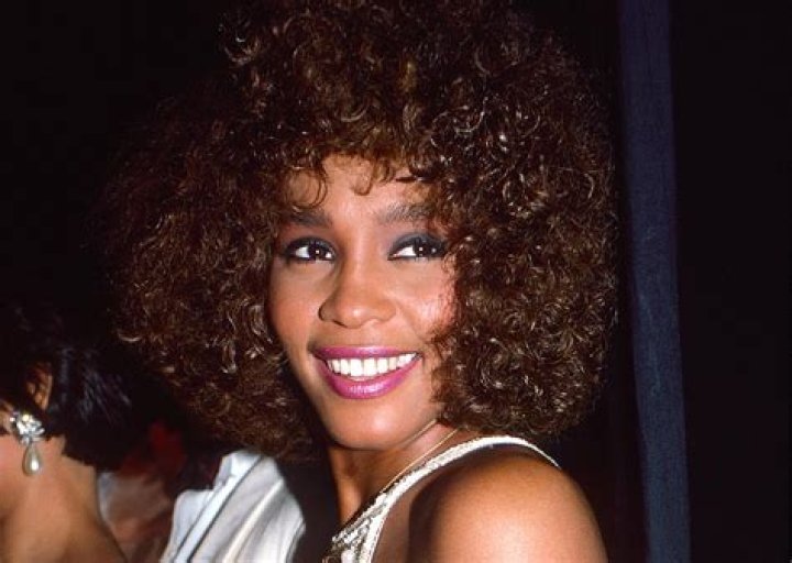 7 Iconic Whitney Houston Looks That You'll Never Forget