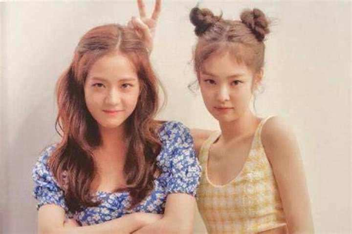 7 Potret Persahabatan Manis Kpop Idol Kim Sejeong & Cha Eun Woo