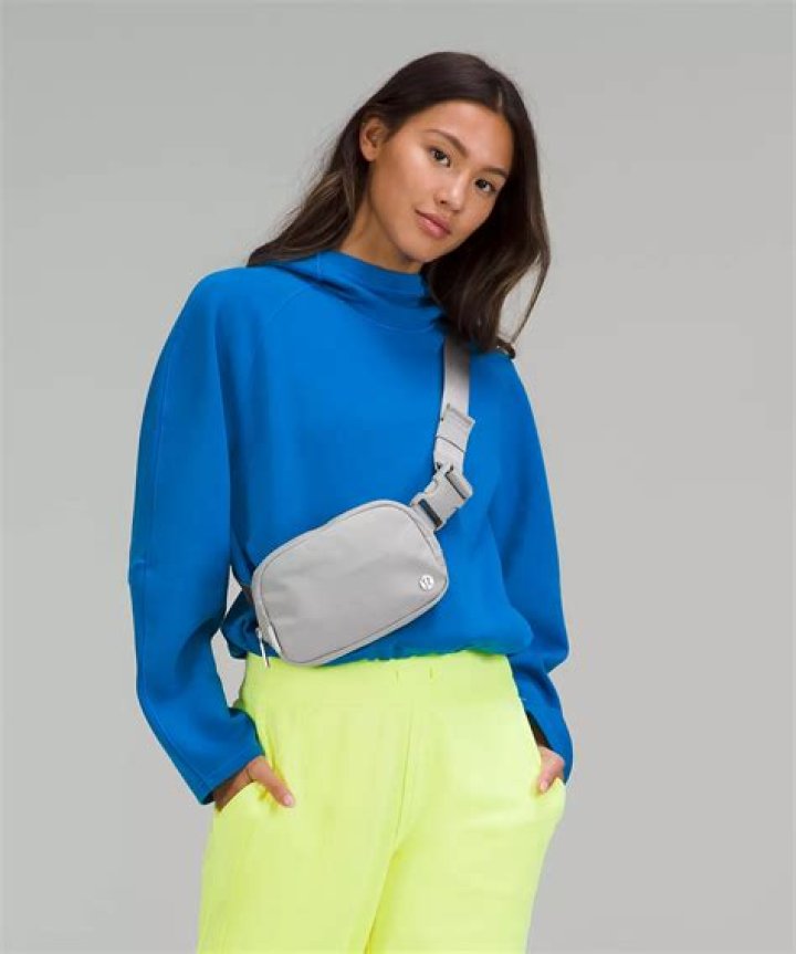 A Must-Have For Summer: The Stunning Lululemon Summer Glow Belt Bag