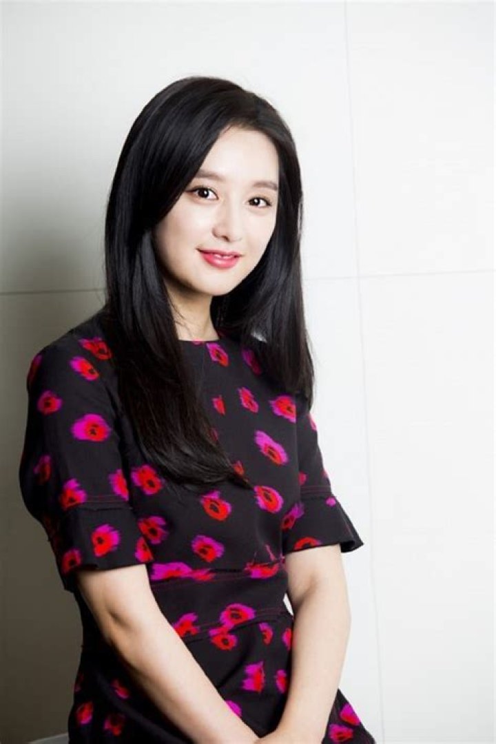 Actress Kim Ji Won says she was never in the spotlight for her beauty