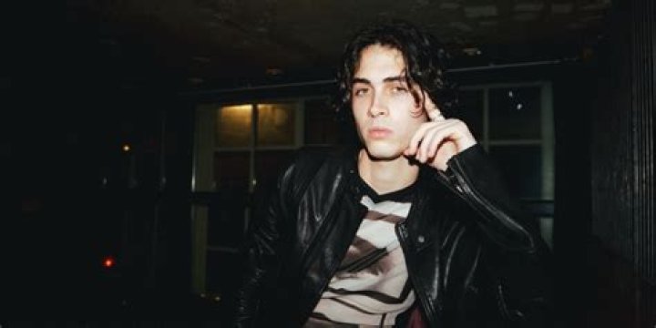 Aidan Bissett Shares New Single 'Tripping Over Air'