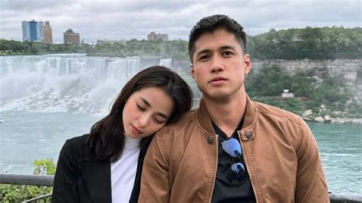 Aj Raval proudly shows her movie 'hugas' to her father Jeric Raval