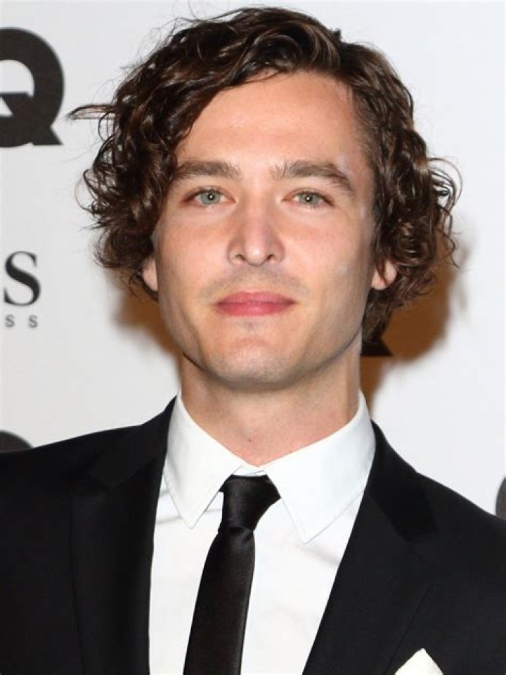 Alexander Vlahos' Wiki Is he married? Dating gay or girlfriend?