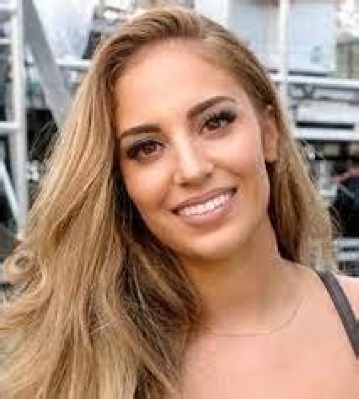 Alina Baraz Wiki 2021 Net Worth, Height, Weight, Relationship & Full