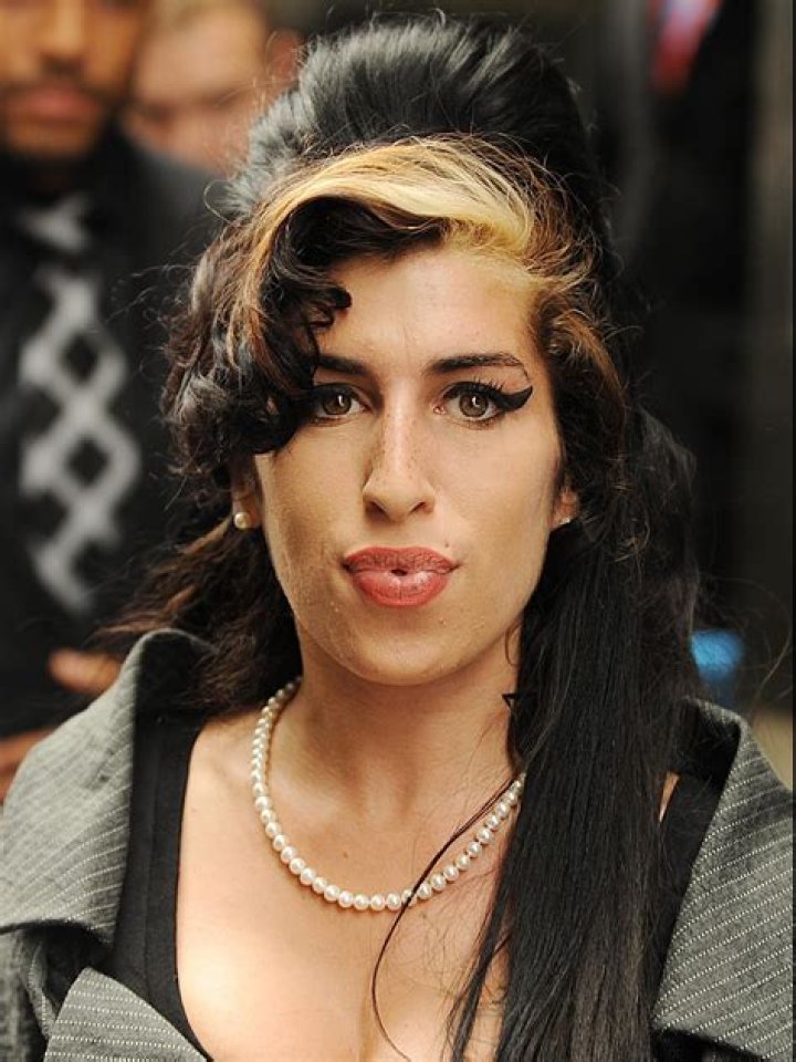 Amy Winehouse died from drinking too much alcohol, coroner says