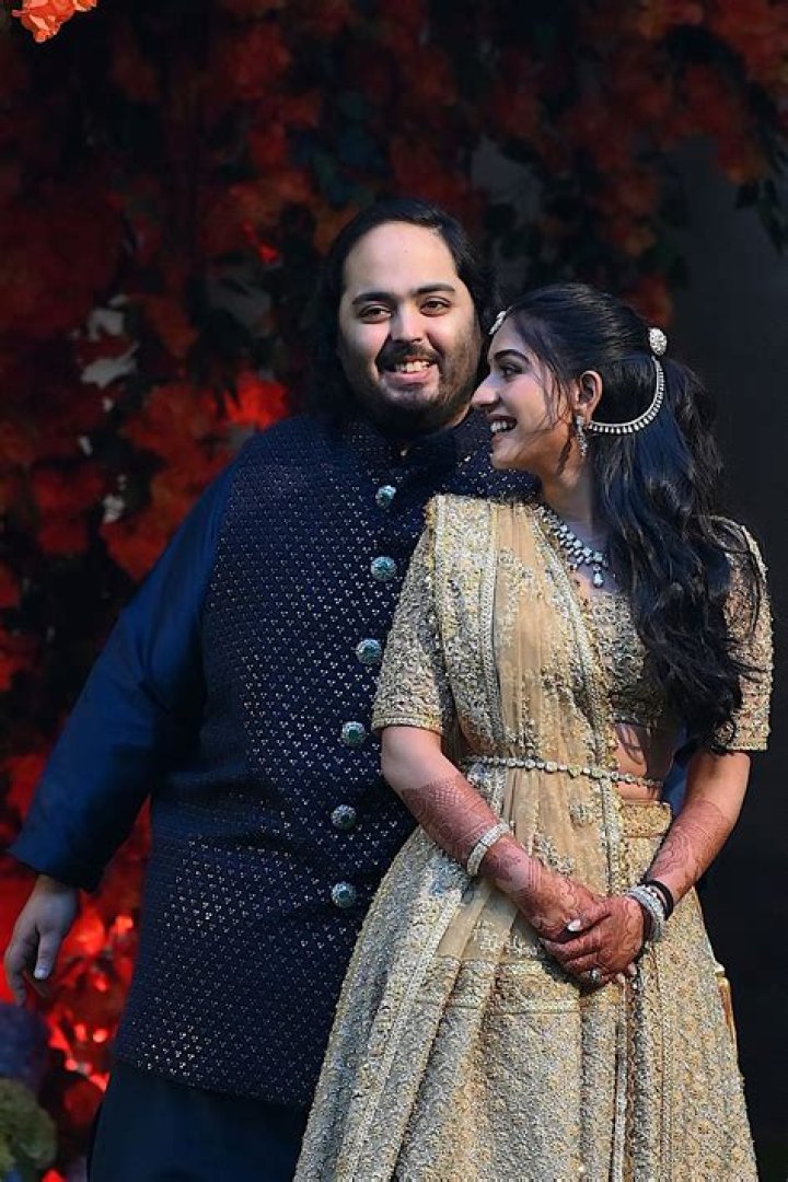 Anant Radhika Engagement अनंत राधिका यांचा साखरपुडा संपन्न, नीता