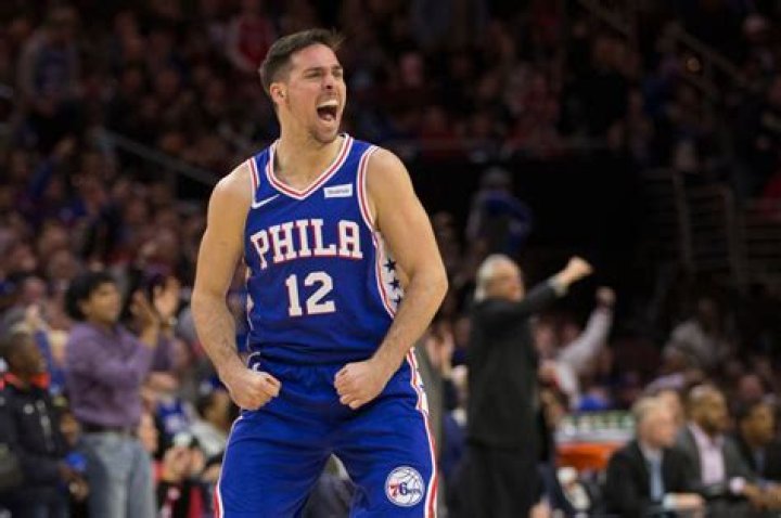 Andre Marhold Exposes Former Sixers Player For Having A Small Lower