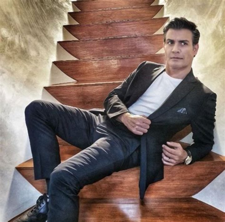 Andres Palacios protagonista de La usurpadora con Sandra Echeverria