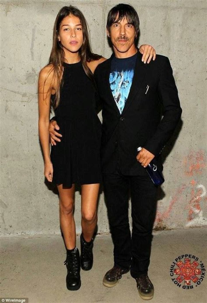 Anthony Kiedis and gf Anthony kiedis, Hot couples, Rhcp
