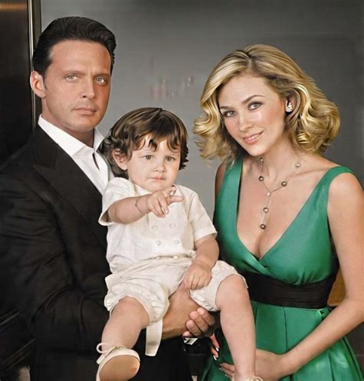 Aracely Ar&aacute;mbula y Luis Miguel As&iacute; luce actualmente su hijo Miguel Fama