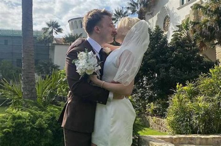 Are Courtney And Shayne Still Married? Uncovering The Truth