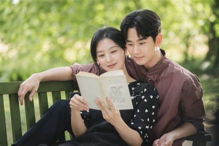 Are Kim Ji Won And Kim Soo Hyun Dating? A Closer Look Into Their Relationship