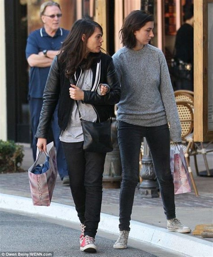Argo star Clea DuVall strolls arminarm with lesbian lover for holiday