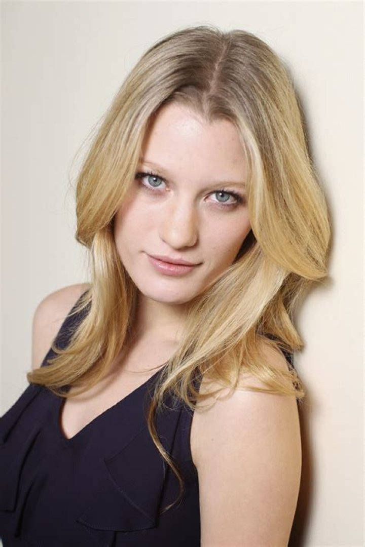 Ashley Hinshaw summary Film Actresses
