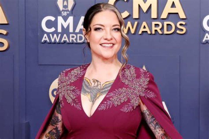 Ashley McBryde Biography, Age, Wiki, Height, Weight, Boyfriend, Family