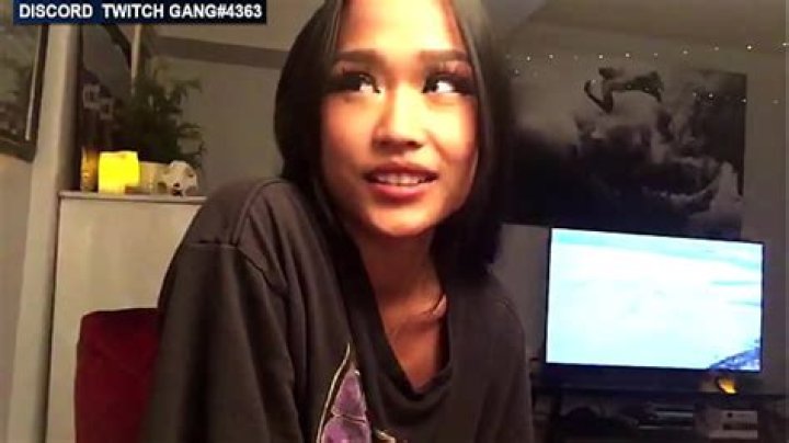 Asian Twitch Streamer Flashing Her Boobs Accidental Nip Slip My XXX