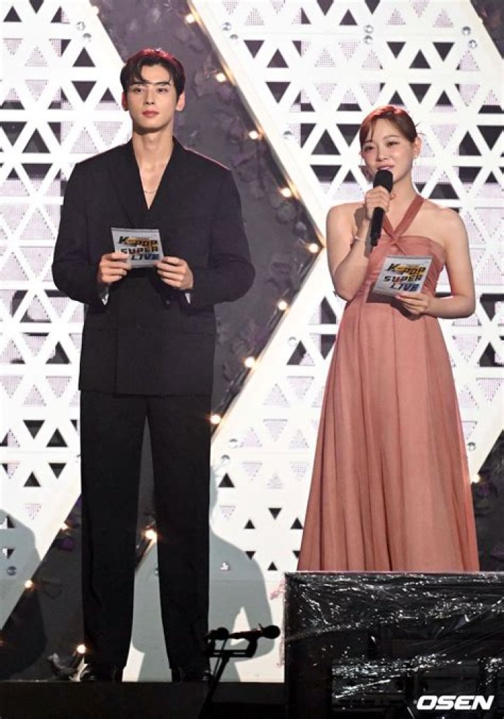 ASTRO&rsquo;s Cha Eunwoo And Bestie Kim Sejeong Showcase Their Great