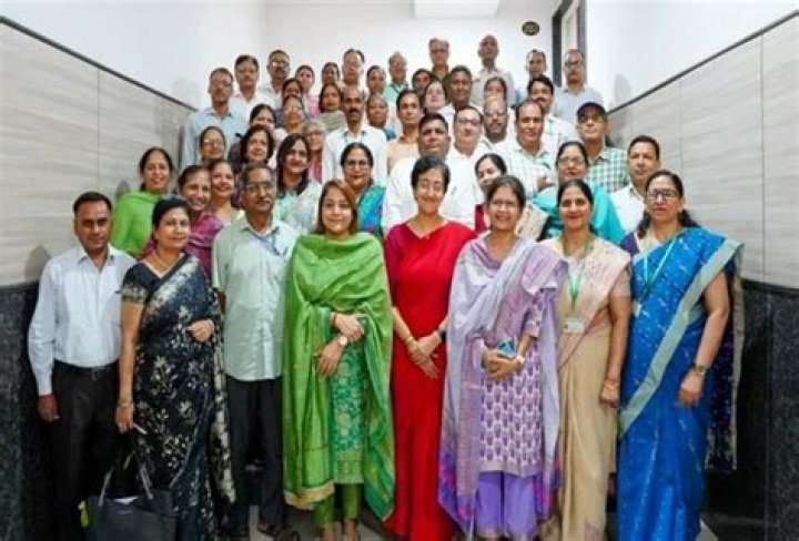 Atishi, Mayor Shelly Oberoi Meet With Contractual Teachers Of MCD Schools