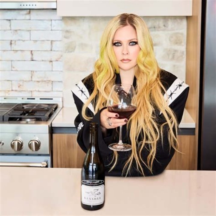 Avril Lavigne is a fat princess by WholeCake77 on DeviantArt