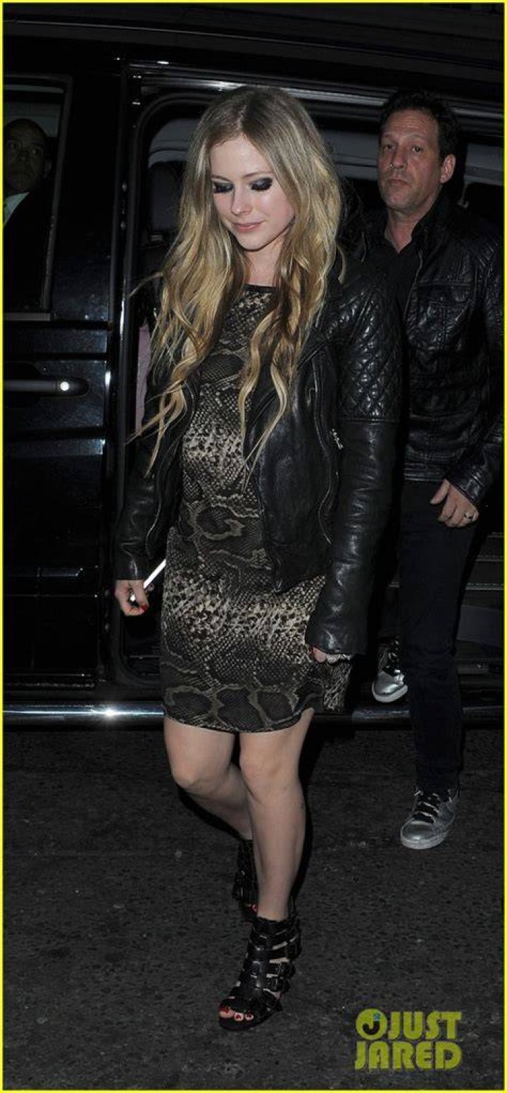 Avril Lavigne Is Not Pregnant After Hinting at Health Issues E! Online