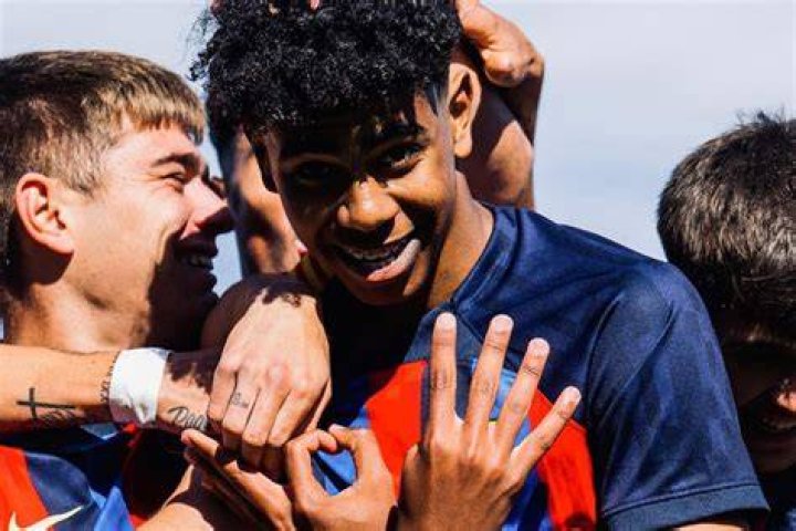 Barcelona What does Lamine Yamal's 304 symbol when he celebrates a