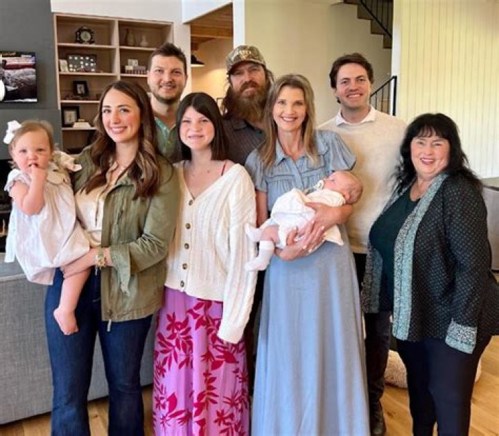 Bella Robertson family boyfriend, parents and siblings Familytron