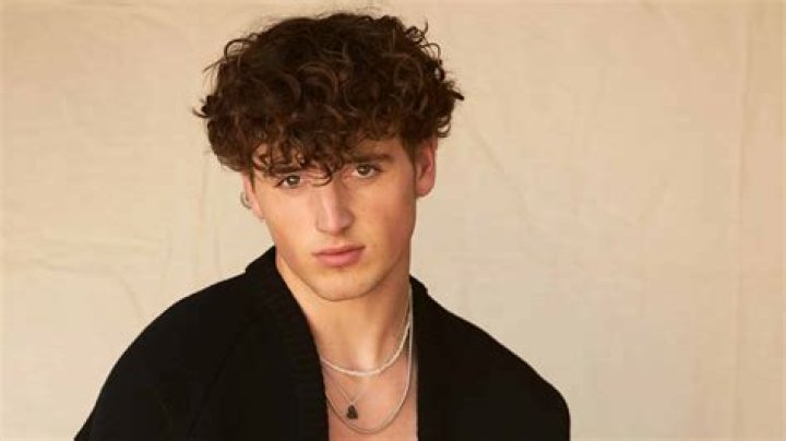 Benson Boone Pours Out His Heart On The Tender 'Better Alone' / News