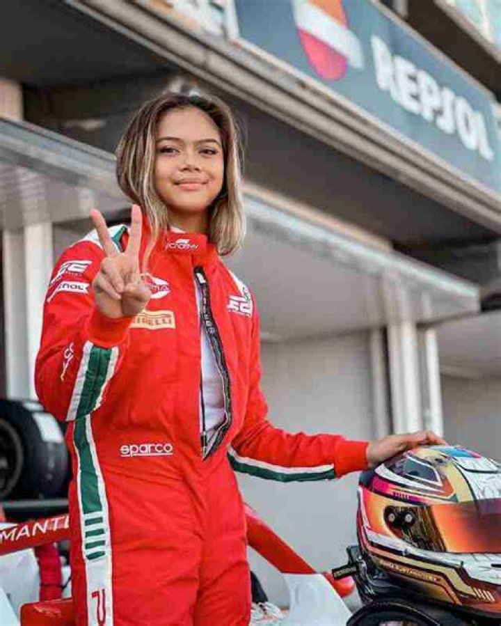 Bianca Bustamante Parents, Age, Bio, Boyfriend, Wiki, Net worth VoxVlog