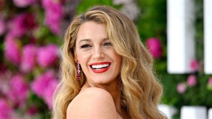 Blake Lively's Transformation Into Betty Reynolds: A Captivating Performance