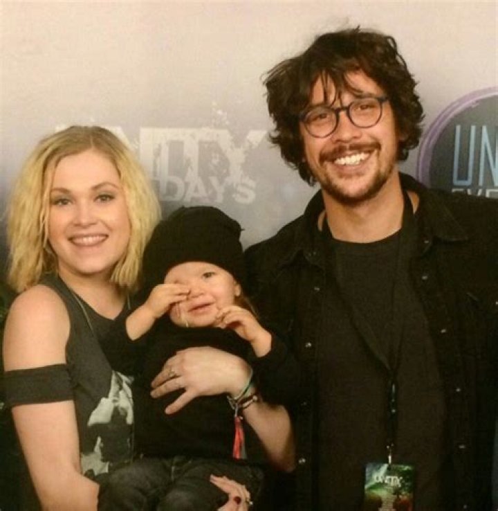 Bob Morley and Eliza Taylor of The 100 Are Married The 100 Cast, The