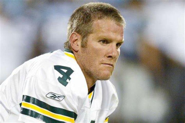Brett Favre is in Minnesota, is expected to rejoin Vikings