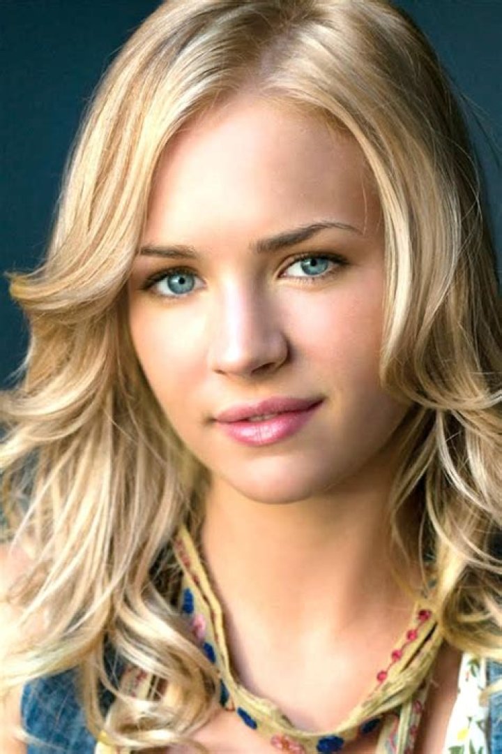 Britt Robertson Profile Images &mdash; The Movie Database (TMDB)