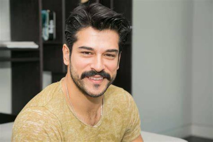 Burak &Ouml;z&ccedil;ivit Height, Weight, Age, Girlfriend, Family, Facts, Biography