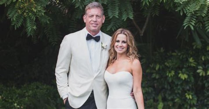 Capa Mooty Aikman Inside The Life Of Troy Aikman&rsquo;s Wife