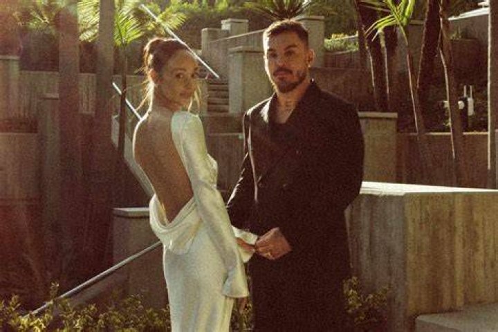 Cara Santana and her fiance Jesse Metcalfe have no wedding plans still