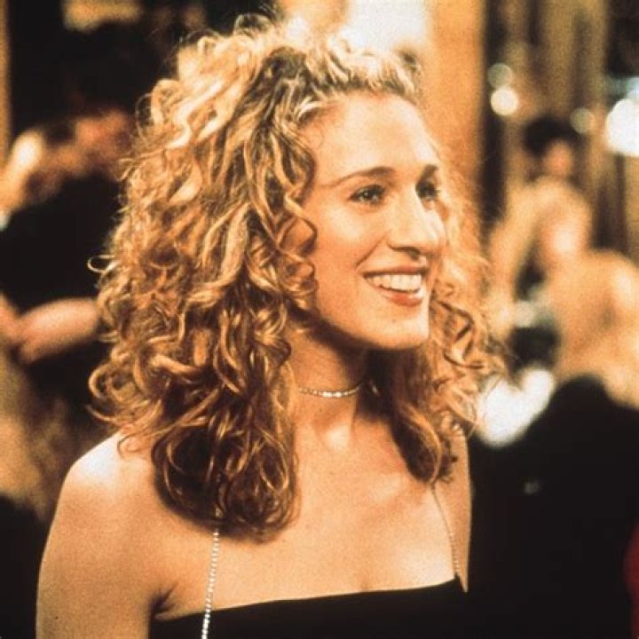 Carrie Bradshaw's Eiffel Tower bag up for sale