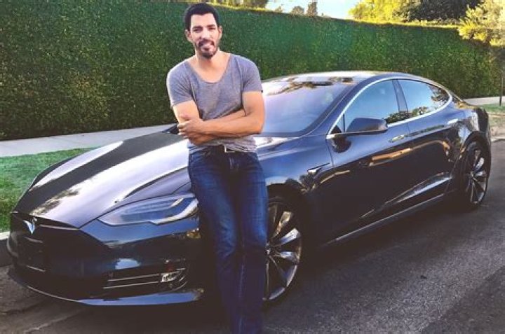 Celebrity Drive Drew Scott of HGTV&rsquo;s "Property Brothers"