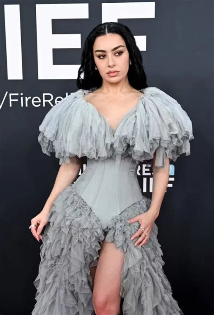 Charli XCX Height, Weight, Age, Measurements Celebrity Facts