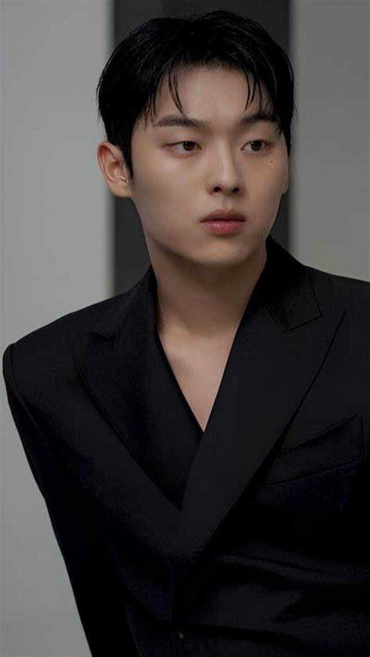 Choi HyunWook (2002) AsianWiki