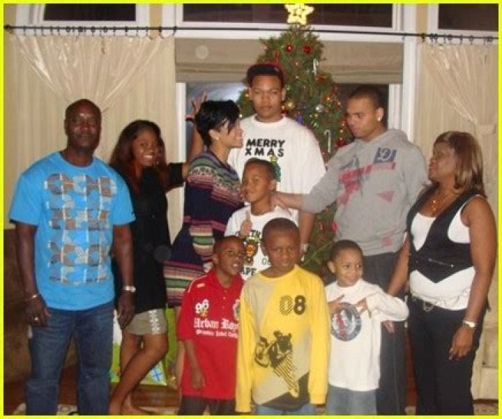 Chris Brown Family, Parents, Siblings, Wife 2023, Ethnicity, Age