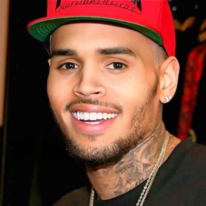 Chris Brown net worth, age, height, girlfriend, biography Kemi Filani