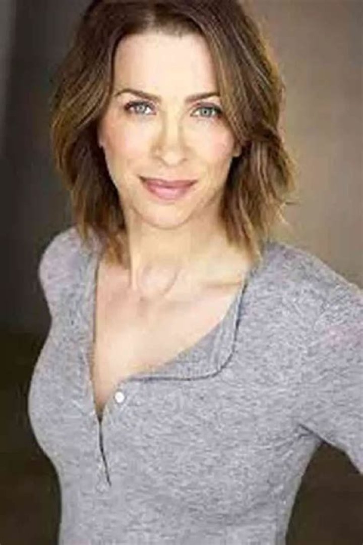 Christina Cox Net Worth, Height, Age, Affair, Career, and More