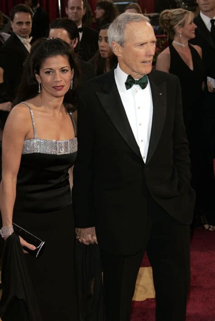 Clint eastwood y dina ruiz. Loc EL MUNDO