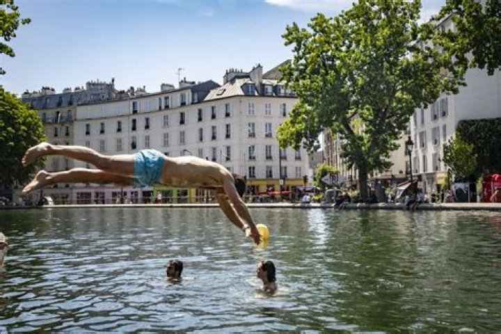 Cloo&shy;ney dans la nouvelle publi&shy;cit&eacute; Nespresso Voici