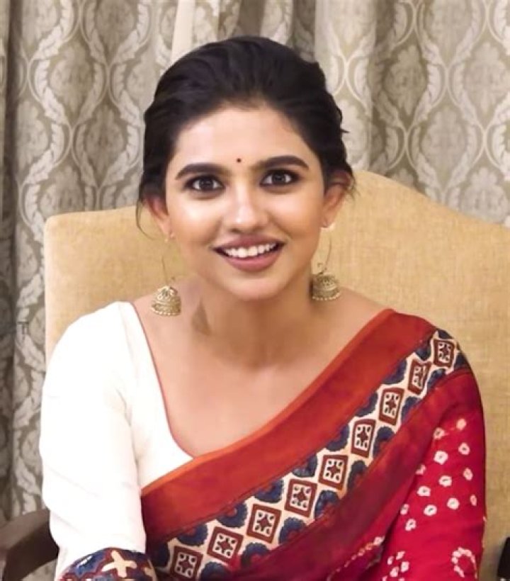 Complete Info Of Mamitha Baiju's Height In Centimeters
