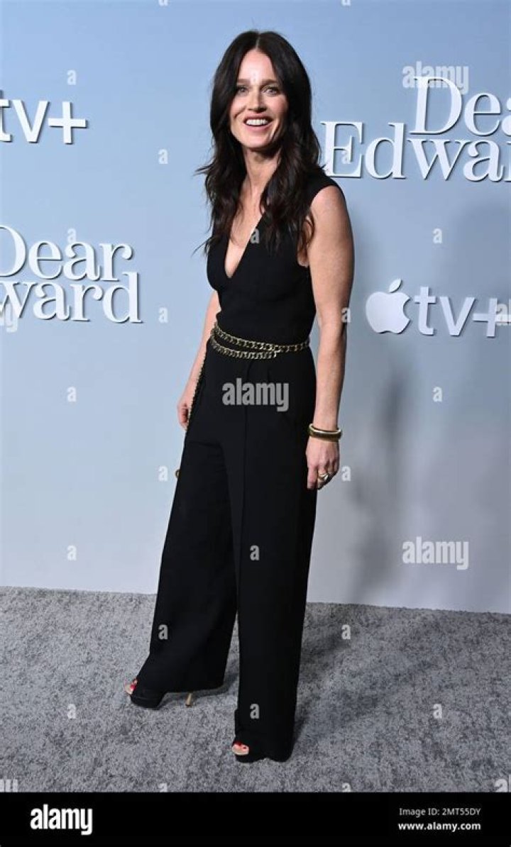 Comprehensive Overview: Robin Tunney In 1990