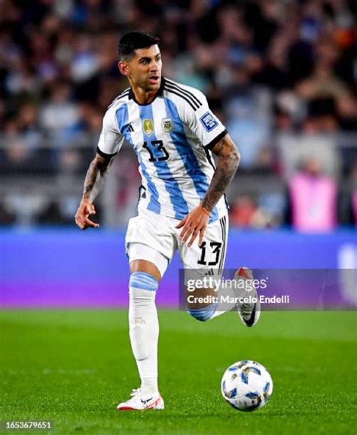 Cristian Romero of Argentina and his wife Karen Cavaller celebrate... News Photo Getty Images